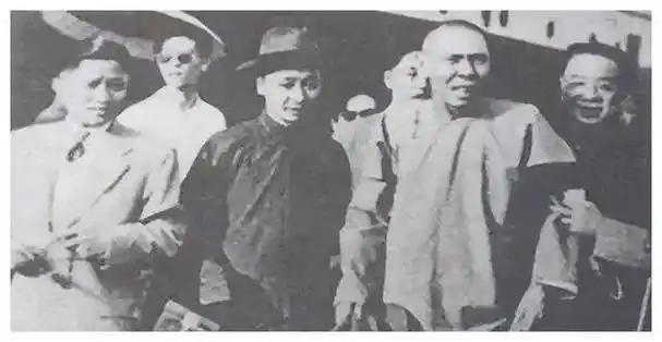 别再只夸国军了，上海滩的江湖，当年也流干了血。淞沪会战，3000青帮子弟填了战线