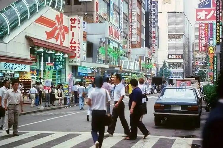 如果说上世纪90年代是日本的时代，那么本世纪20年代就是日本没落的起点！曾经