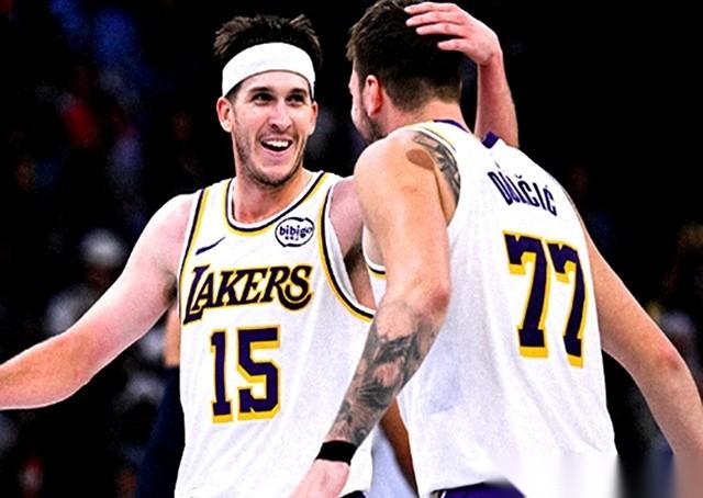 哥们儿，我真想问问范德比尔特和克内克特，你俩打完球睡得着吗？一个正负值-9，一