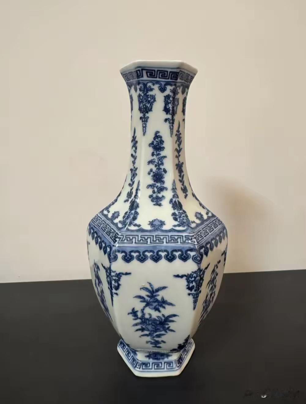 崔凤祥老人又更新视频了。有些东西不让发，那就发个能发的的东西吧。他发了一个瓶