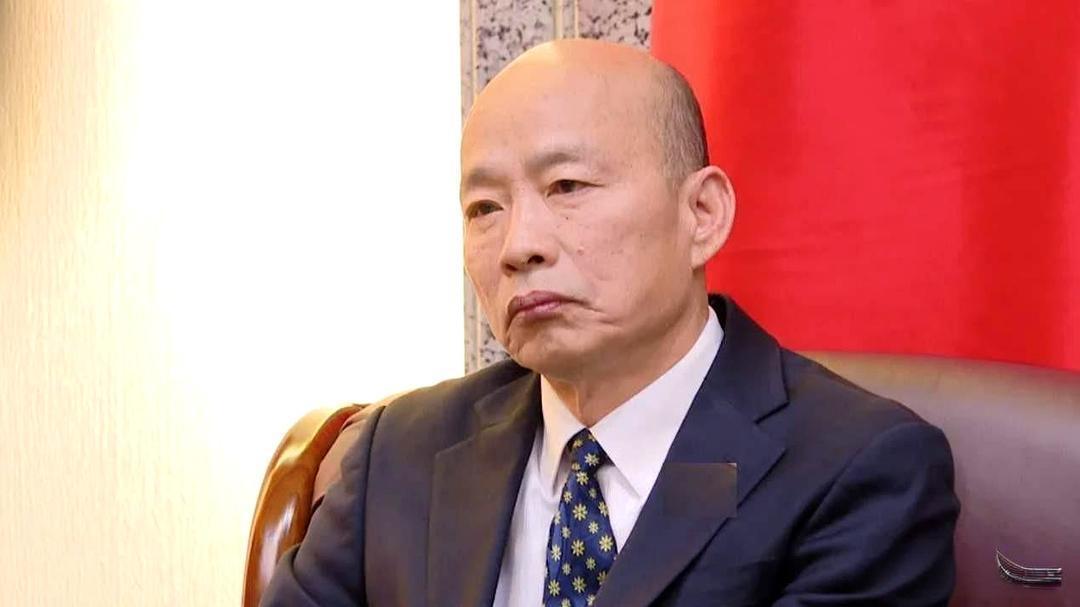 韩国瑜“变脸”比川剧还溜？对内凶神恶煞，对外客气得像换了个人！韩国瑜这“三副
