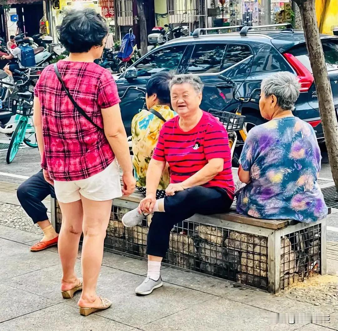 一定要守口如瓶的6件事第一，钱财不外露。聪慧的人，从不告诉亲朋好友自己有