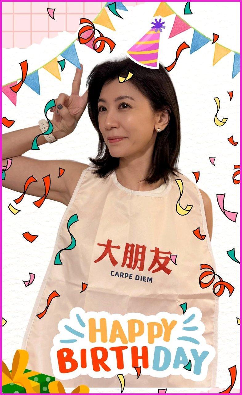 51岁贾静雯生日照曝光，三个女儿出镜像姐妹，网友追问：到底吃了什么防腐剂