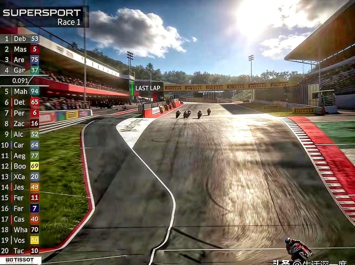 张雪机车夺冠，评论区炸了！这事儿太逗了。湖南怀化出身的老板张雪，20年从修车