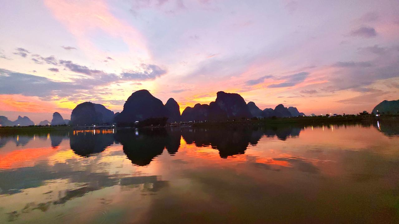 我拍到的落日瞬间大美阳朔.遇龙湾处暑日黄昏暮色。（2026.8.23手机摄影）
