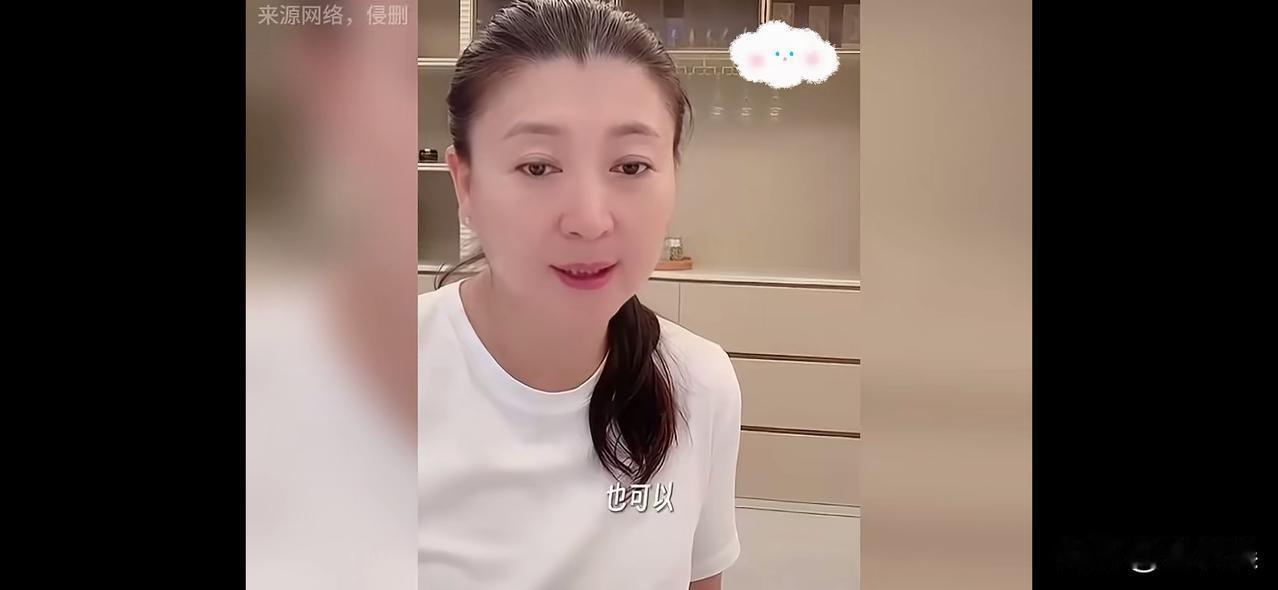 闫学晶说：“我儿子儿媳妇现在生活很难，因为他们要养两个孩子，全家一年得花百八十万
