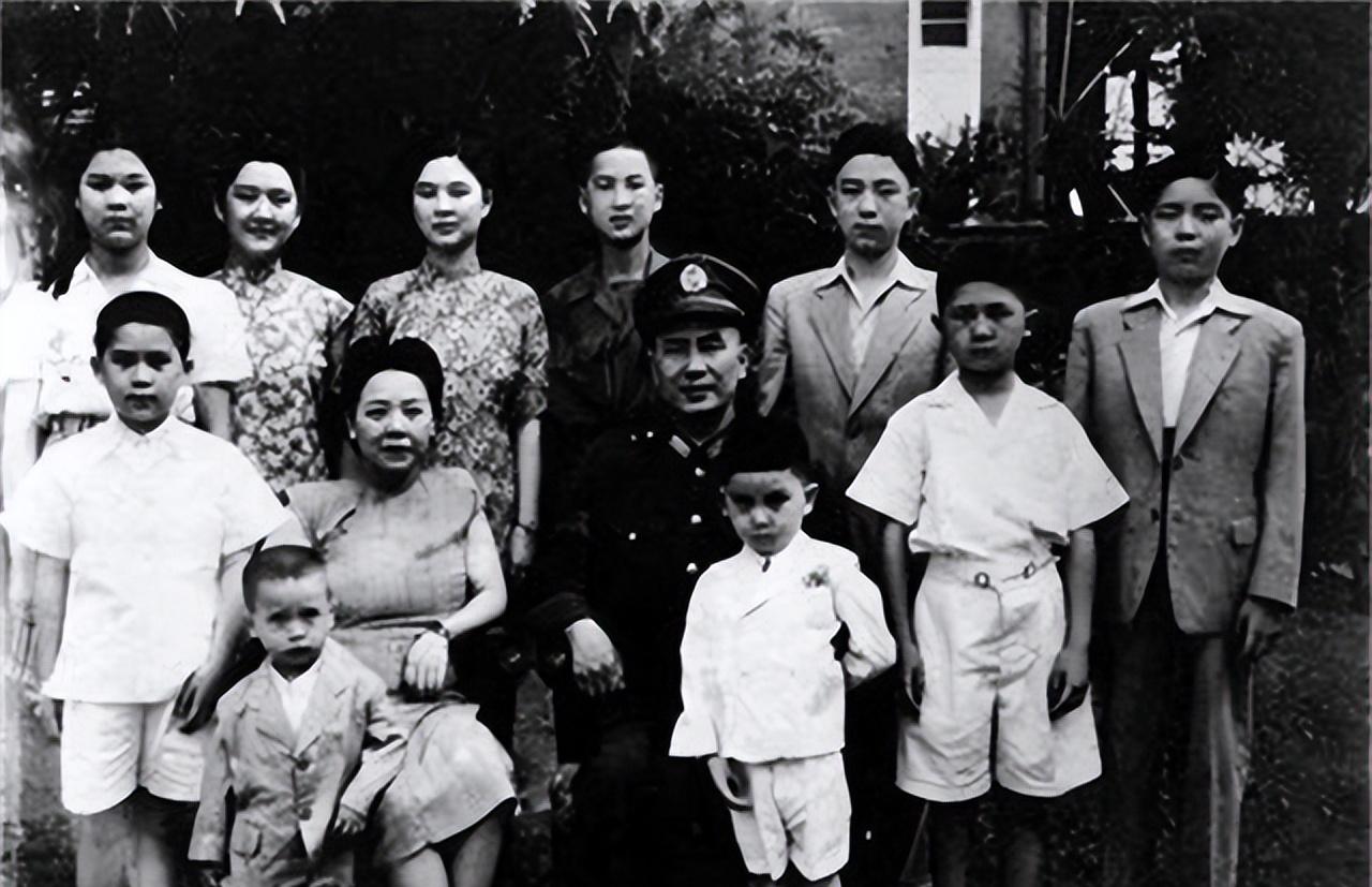 1930年，白崇禧的副官许辉看长官寂寞，把未婚妻王氏送来伺候白崇禧，没想到，王氏