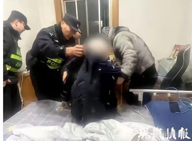 中国好邻居！南京，深夜，男子准备睡觉时，楼上突然传来敲地板的声音，而且持续了很久