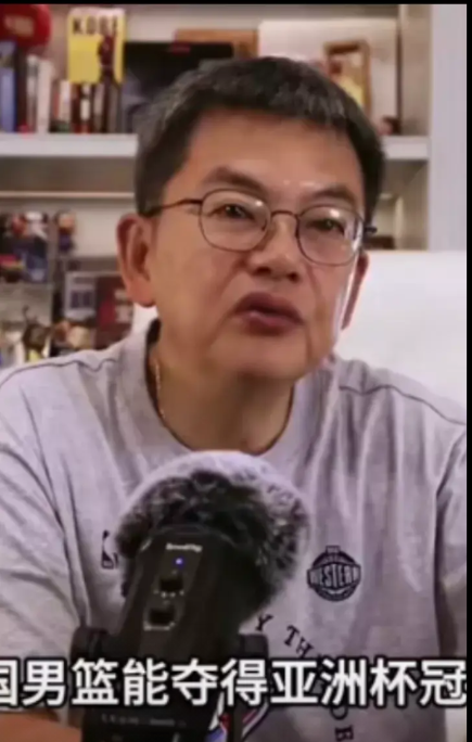 近日国内著名篮球评论员苏群在直播时，有球迷问中国男篮这次在亚洲杯上前景如何，能夺