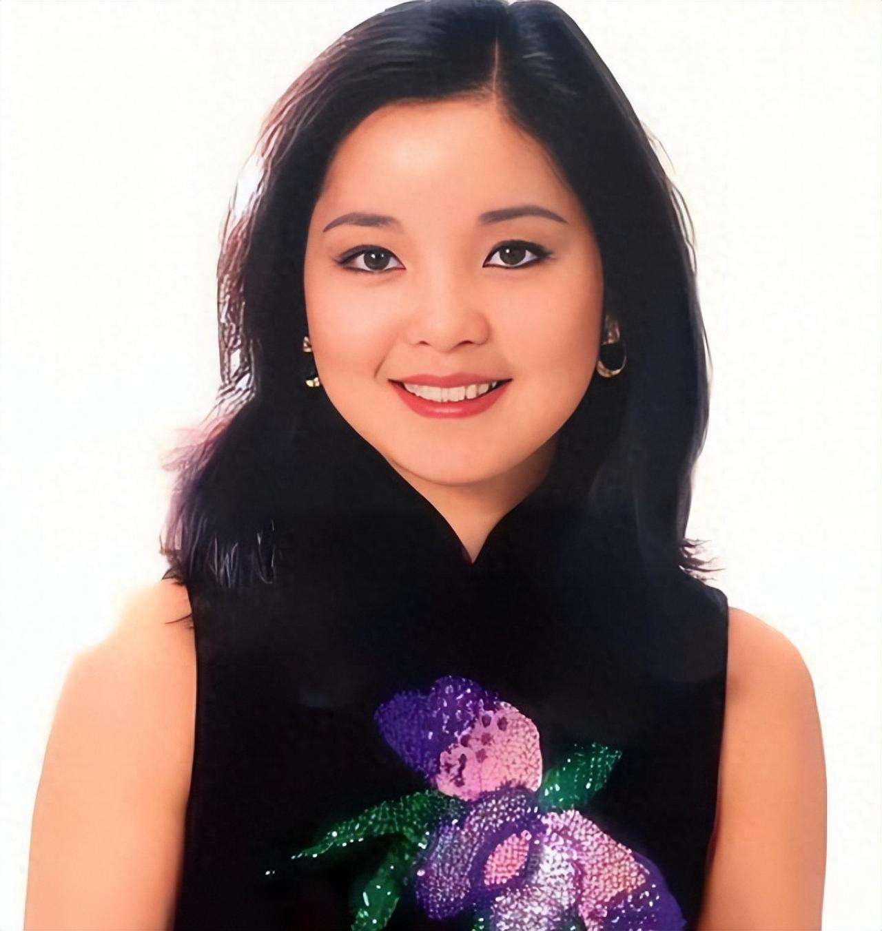 1995年，邓丽君突然病逝，母亲赵素桂平静地说：丽君走得是时候 1995年