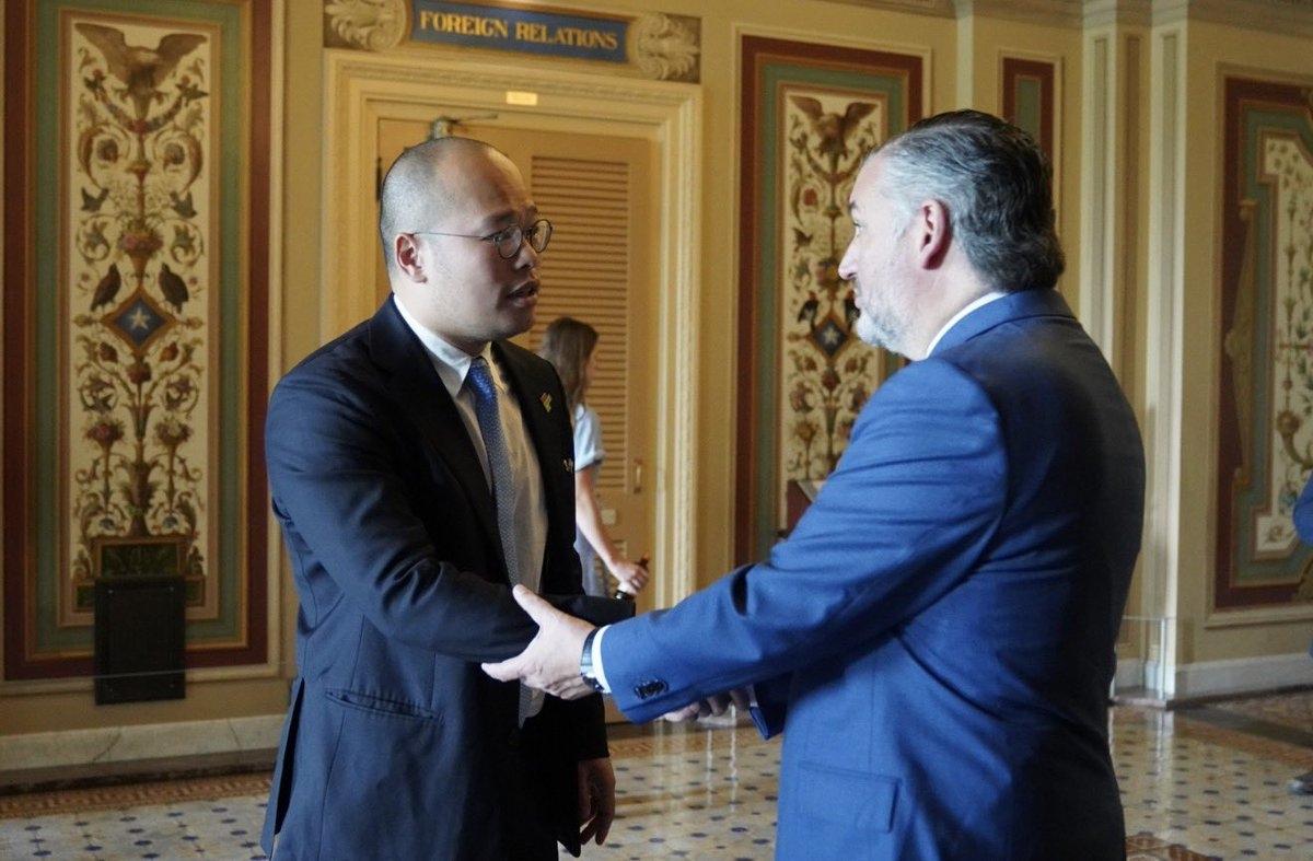 被我方制裁的美国共和党籍参议员泰德·克鲁兹昨晚（北京时间9月20日晚）发文叫嚣道