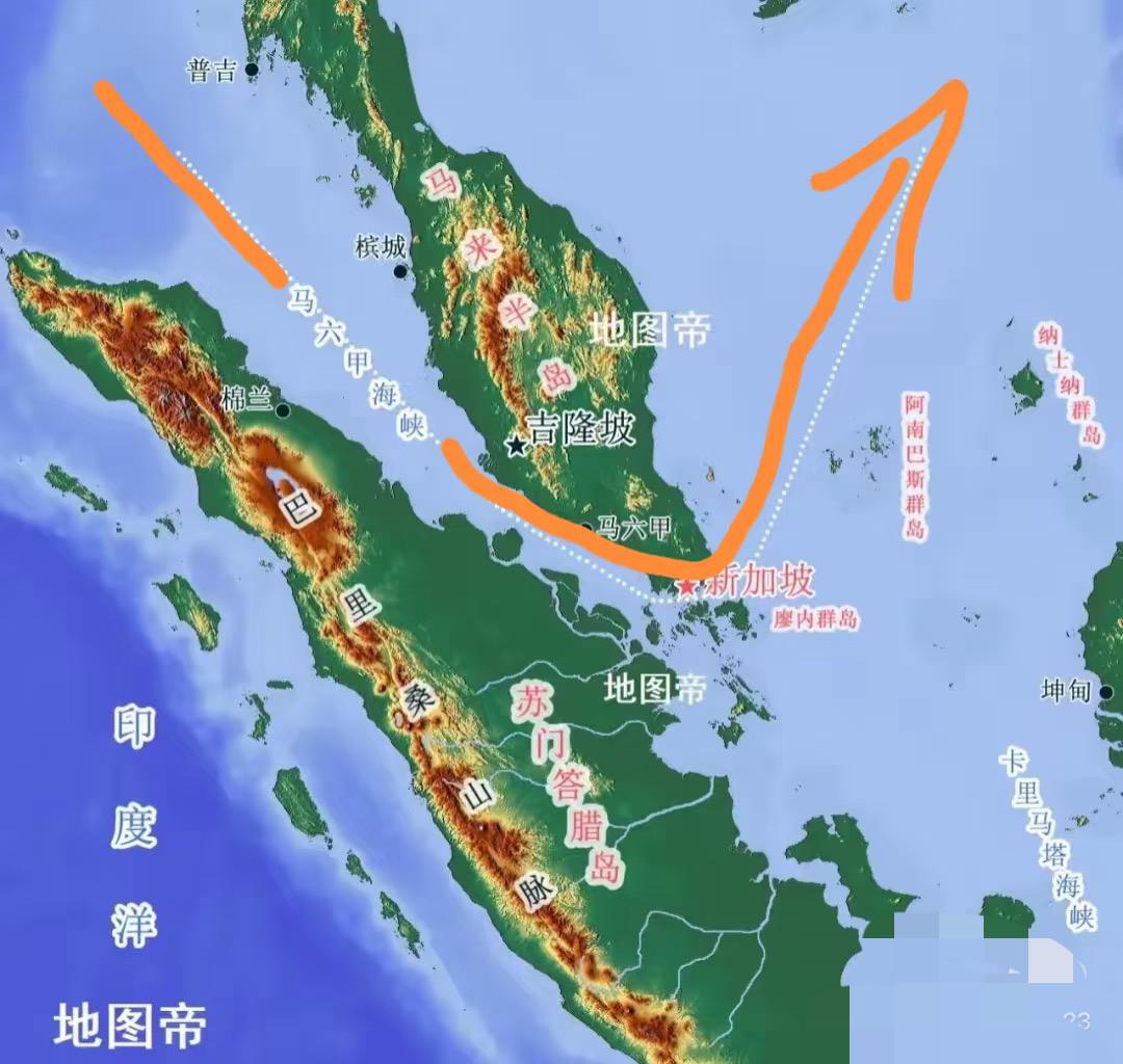 新加坡估计怎么也想不通。舒舒服服躺在马六甲海峡上收了几十年“过路费”，以为自己稳