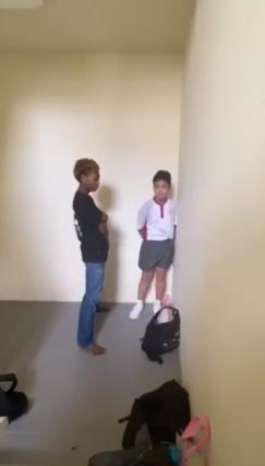 新加坡对霸凌孩子实行鞭刑，没看错，已经执行了。这波操作让很多人心生感慨，人家坚持