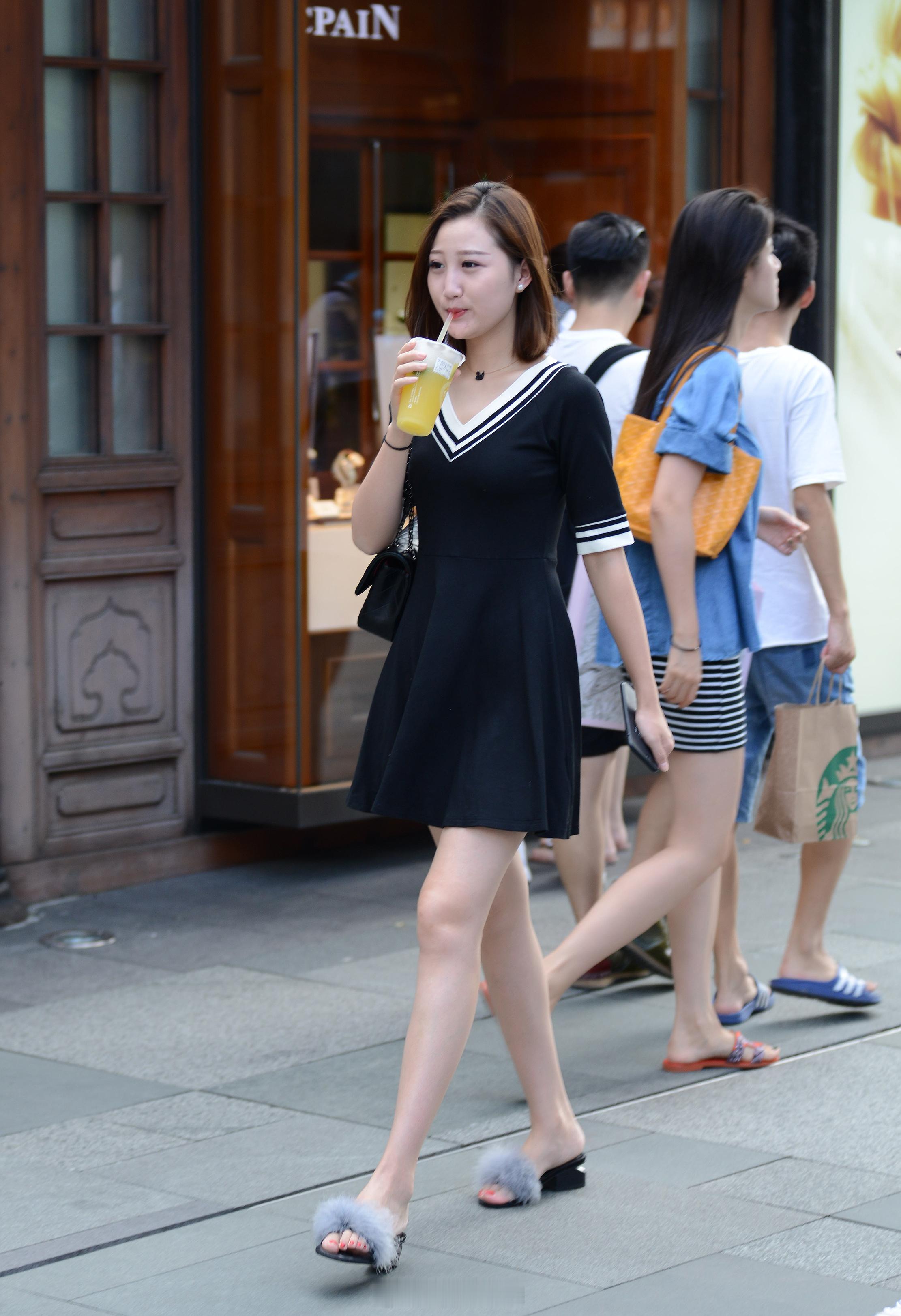 【成都街拍】周一，宝贝们早安！丨摄影拍照每日穿搭​​​