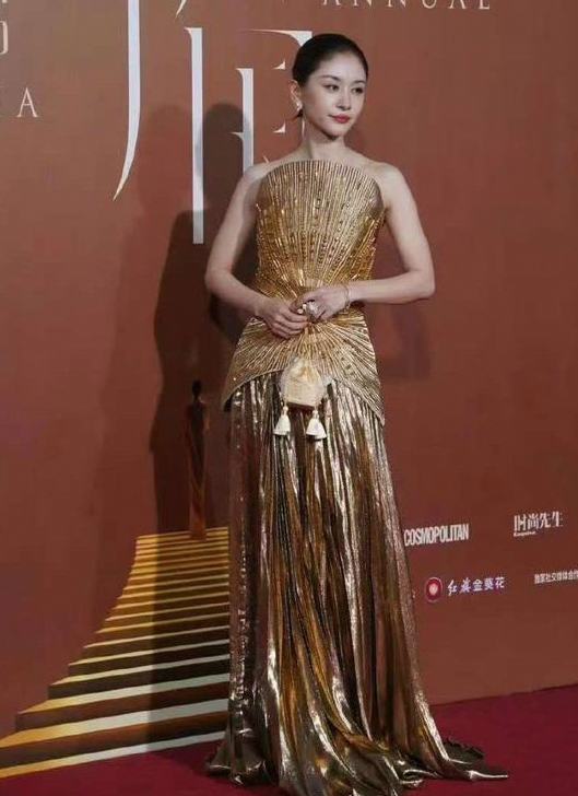 王子文红毯摔倒引热议，事后发声:练过所以没事