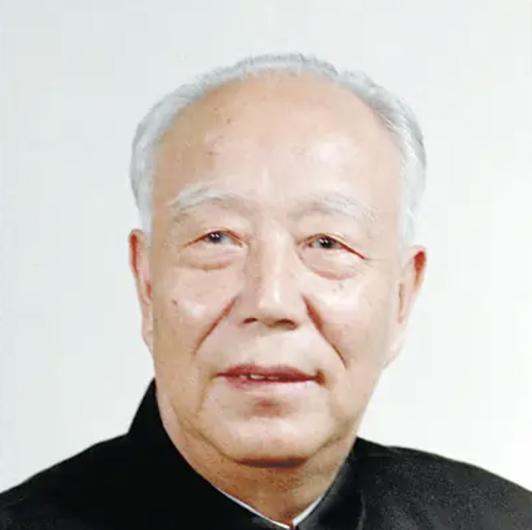 北京前副市长张百发，在恩师葬礼上，下跪磕头。2015年，冬日寒风凛冽，肃