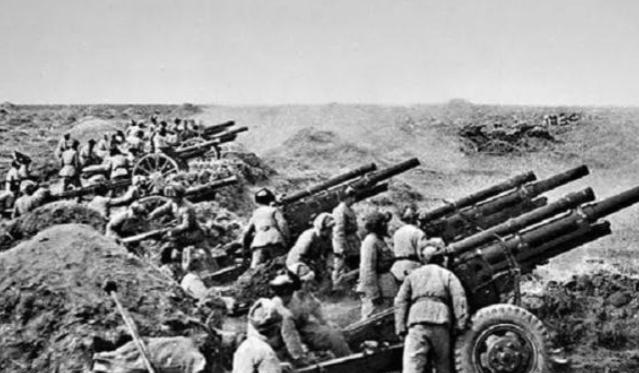 1949年，解放军遭马家军包围，眼看就要全军覆没！彭老总情急之下，大喊：“炮轰穿