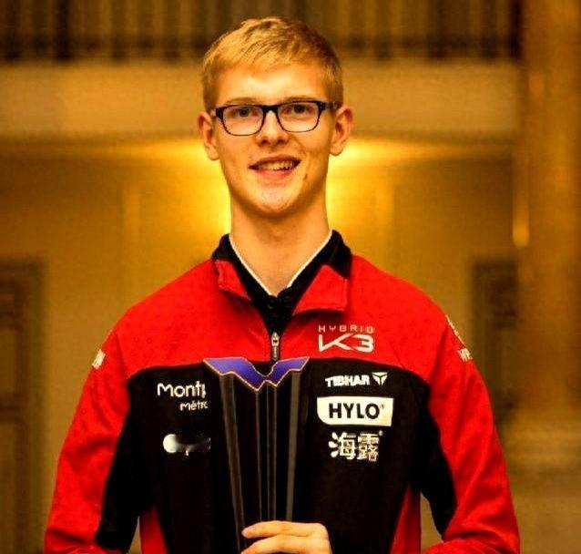 张本智和说，他已经不佩服任何现役国乒选手了。这句话像一颗石子，扔进了看似平静的