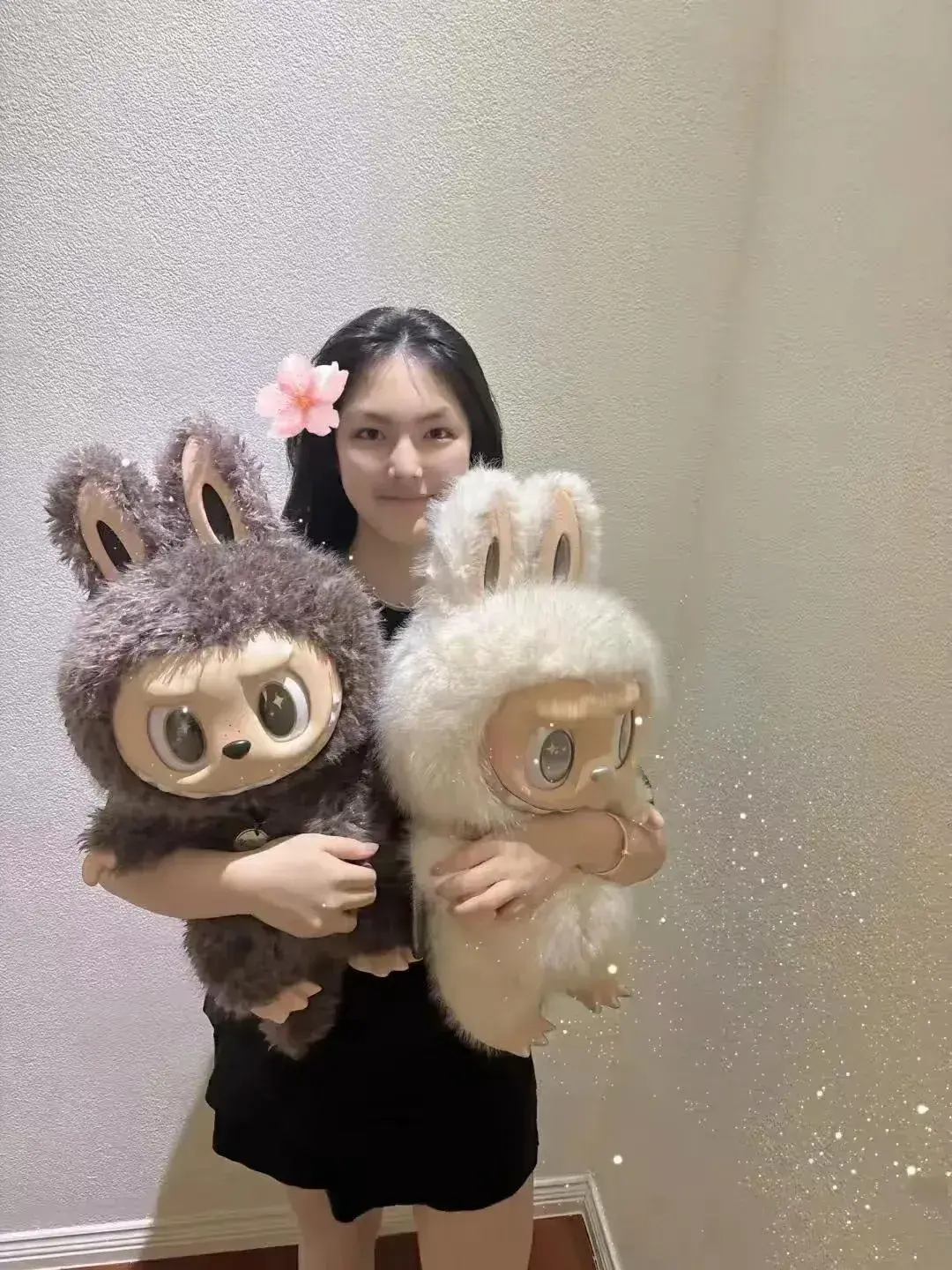 李湘对女儿王诗龄的宠爱堪称极致，泡泡玛特爆火时，她直接晒出在品牌总部的照片，王诗
