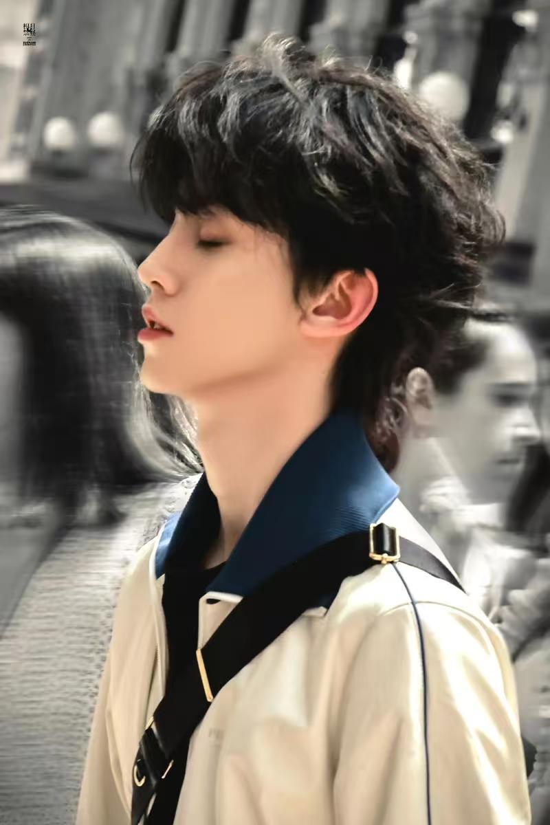 左航这种场面还是能控制住的左航这话让人瞬间期待！被问忙不忙得过来，一句笃定的