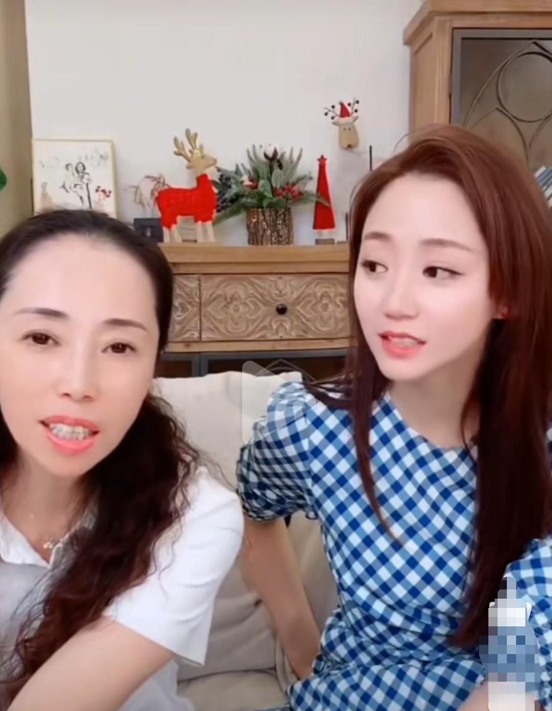 万千惠其实很有生意头脑的，我们网友都被她“傻、白、甜”的外表所迷惑了，她还是蛮