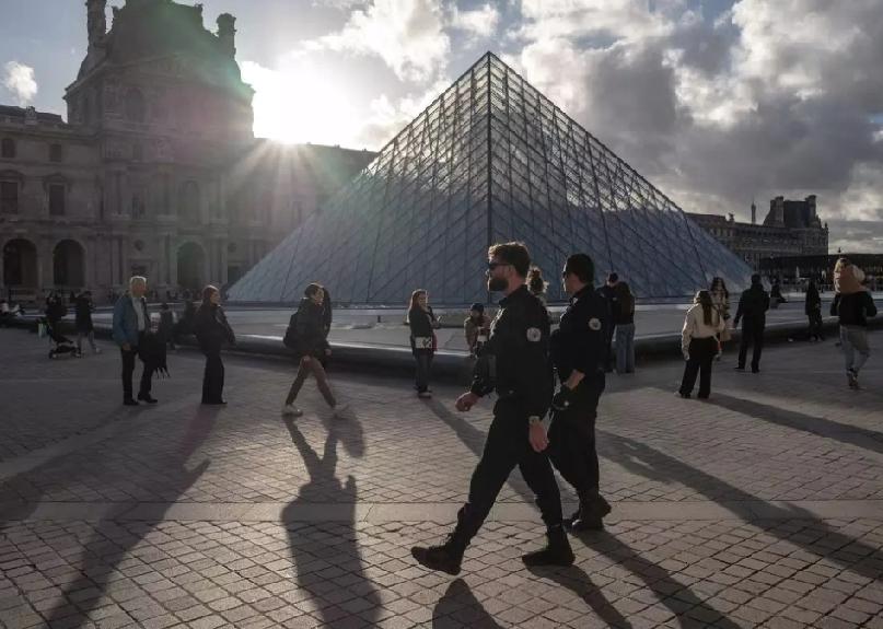 卢浮宫盗窃案的启示世界四大博物馆之首卢浮宫的视频监控服务器，密码居然是“Lou