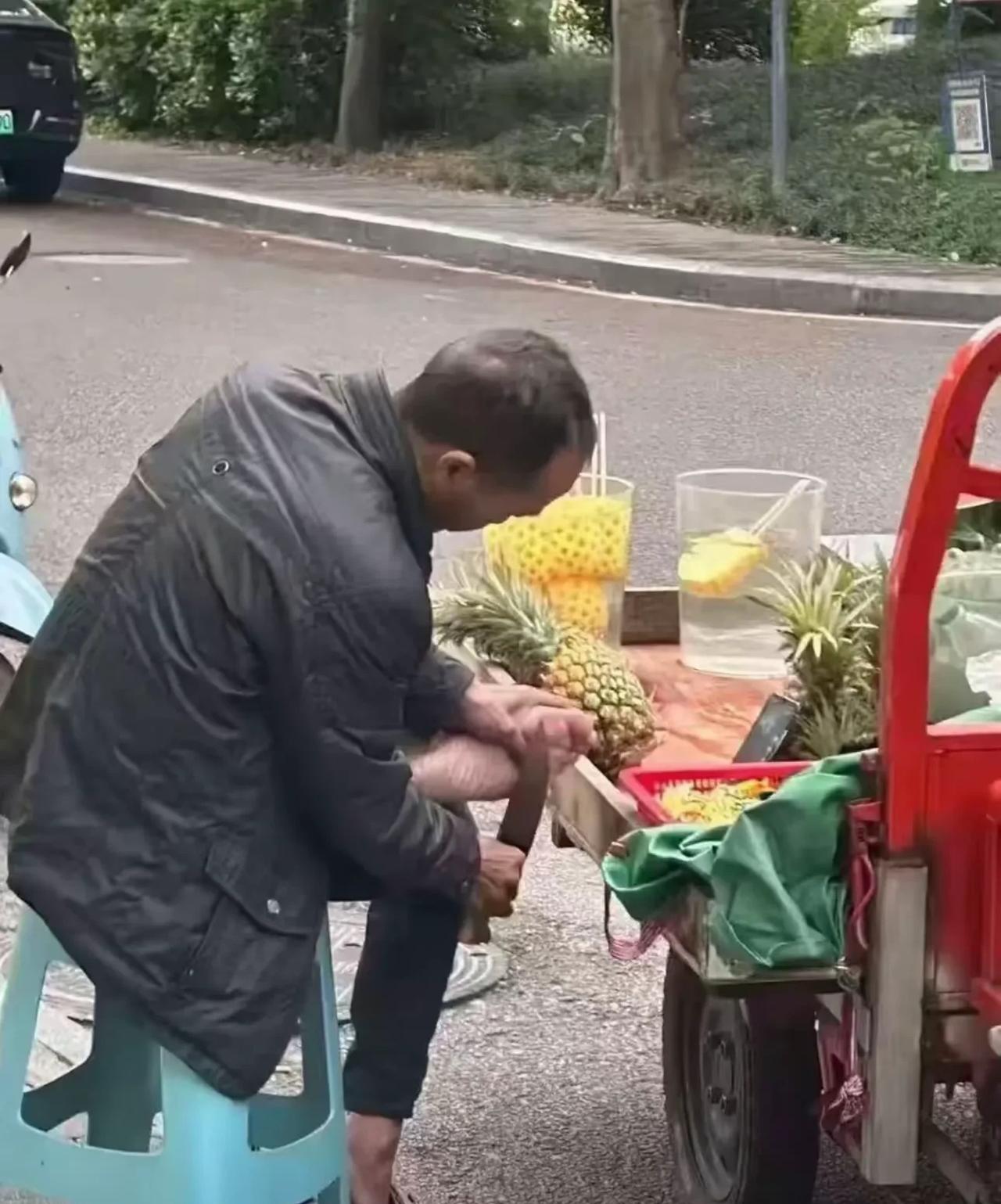 这四张照片让人无语！你用慈悲看世界，世上都是可怜人。你用因果看世界，世界再无可怜