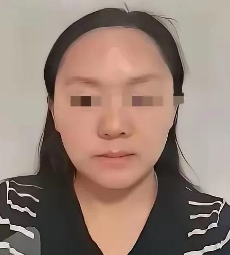 杨红娟是姚安一中的思政教研组组长。4月24号，学校里的张永辉老师从楼上摔下来了。