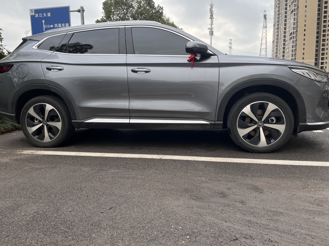 比亚迪宋用车感受提车将近一个月了，1300公里了。总体来说还是不错的。几个小毛