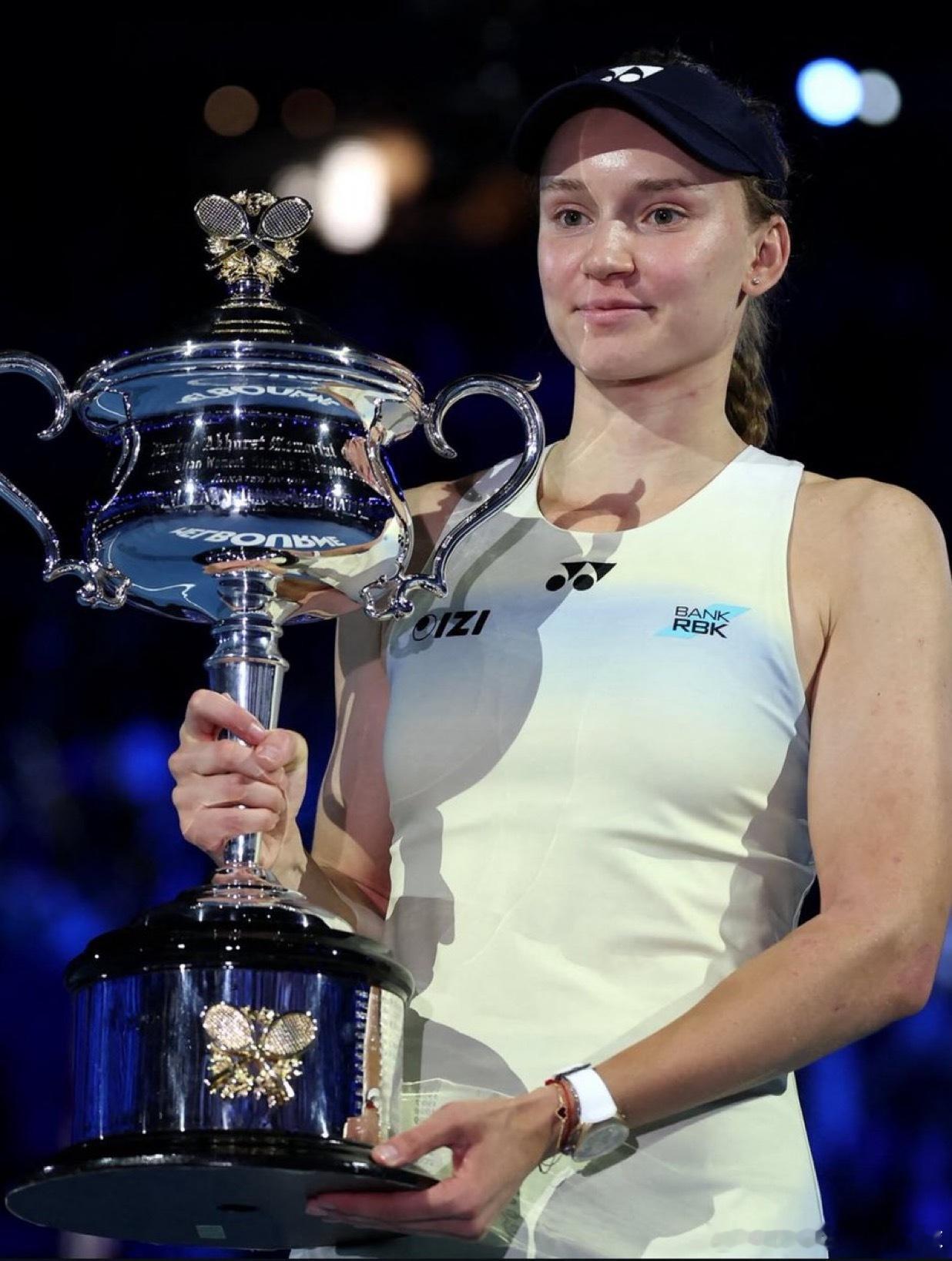 自1975年WTA排名制度推出以来，埃琳娜·莱巴金娜成为第四位在澳网公开