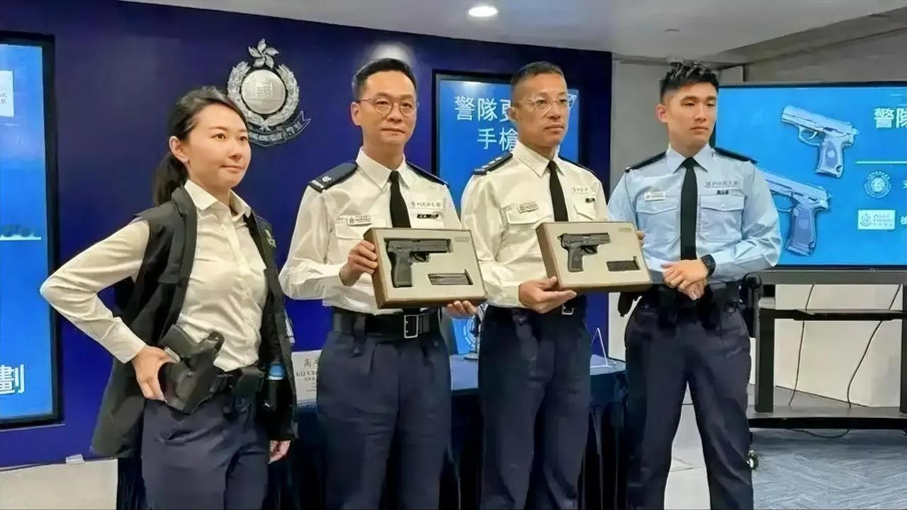 2024年7月11日，‌香港警方‌正式宣布将逐步用‌中国制半自动手枪‌