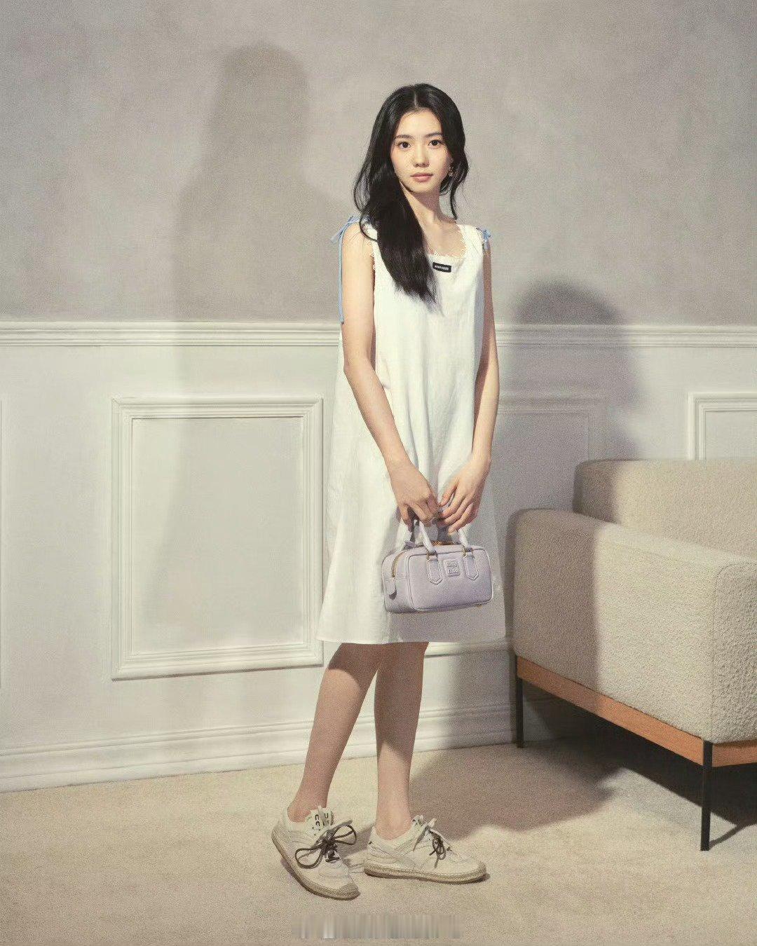 赵今麦跟刘浩存李庚希比起来好不适合MiuMiu这个品牌。。