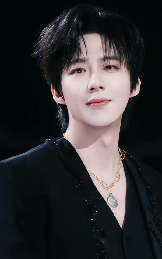 刘宇宁直播竟然被私生打电话，可真胆大呀，当着众多粉丝的面骚扰偶像。而刘宇宁也只是