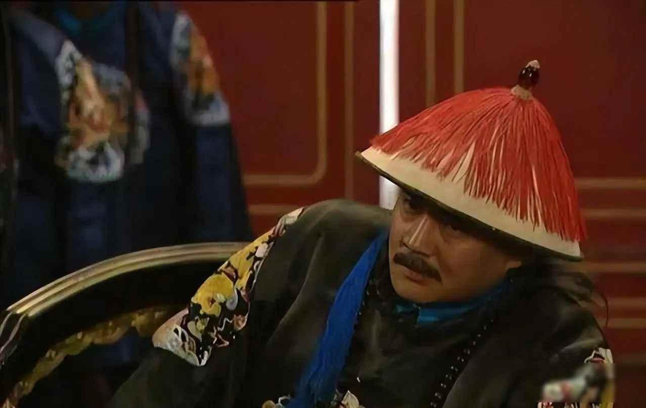 康熙在世时，给他的评价是六个字："并非忠孝之人。"雍正继位后，给他的评价是八个字