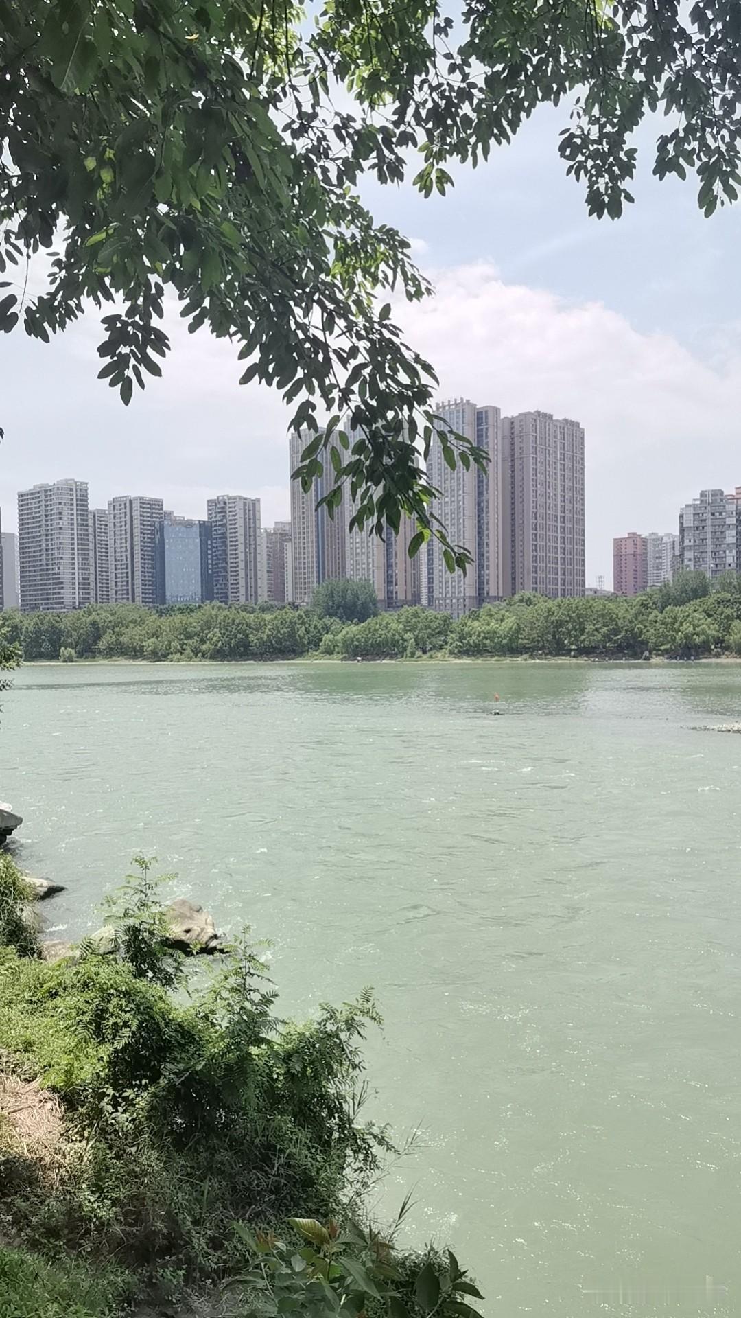 三预警齐发！绵阳局地降雨量或将超200毫米7月29日下午，绵阳多部门联合发