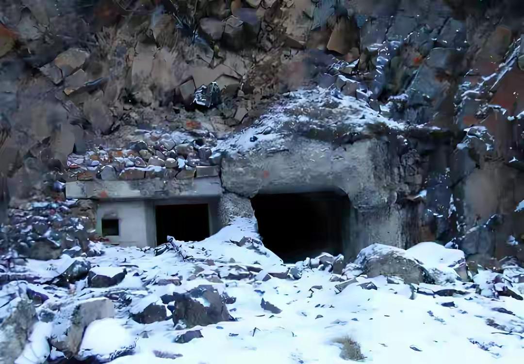 1956年内蒙，少年放牛娃意外踢开日军暗堡，揭开死守三周末日计划巴特尔那脚丫