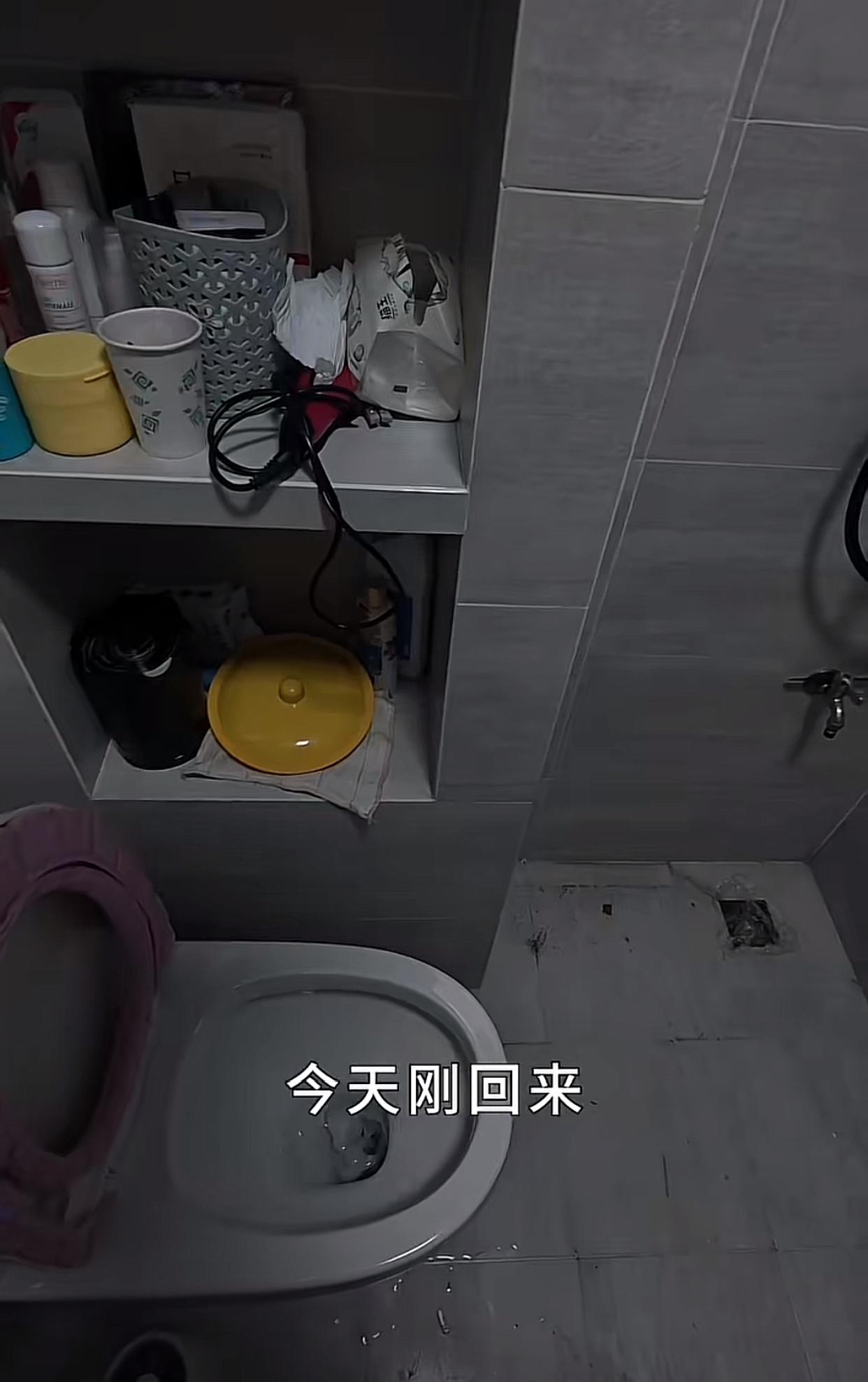 近日内蒙古包头，一女子家中马桶堵塞，联系师傅上门疏通，结果通出事儿来了…师傅