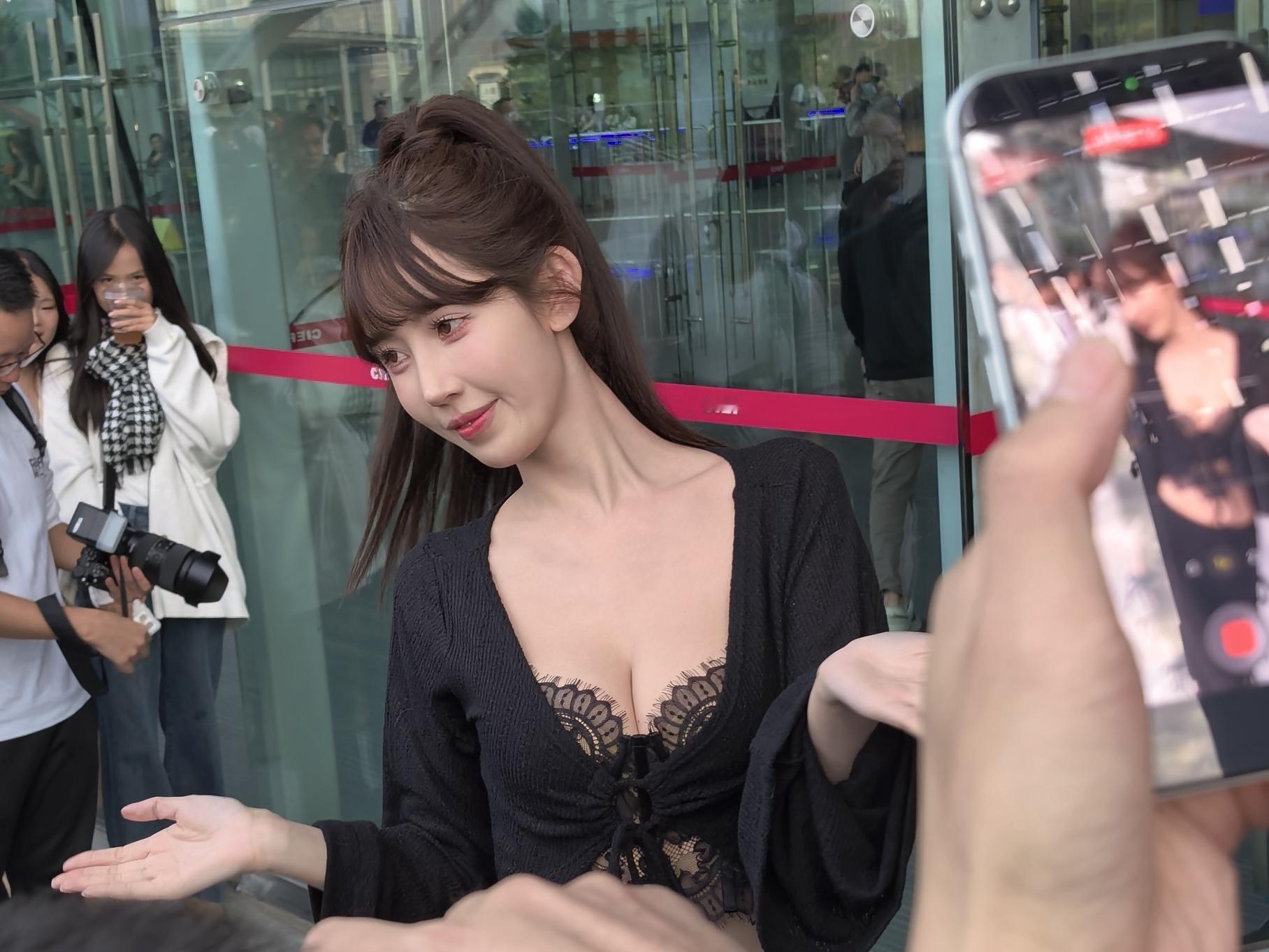 没想到广州车展也能吃到细糠，这是普通车主能看到的吗？来广州车展，本以为...