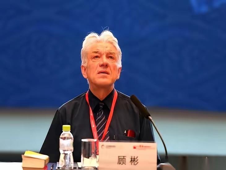 一个德国老头，指着咱们一帮文学大腕的鼻子骂：你们现在写的，全是垃圾。贾平凹、