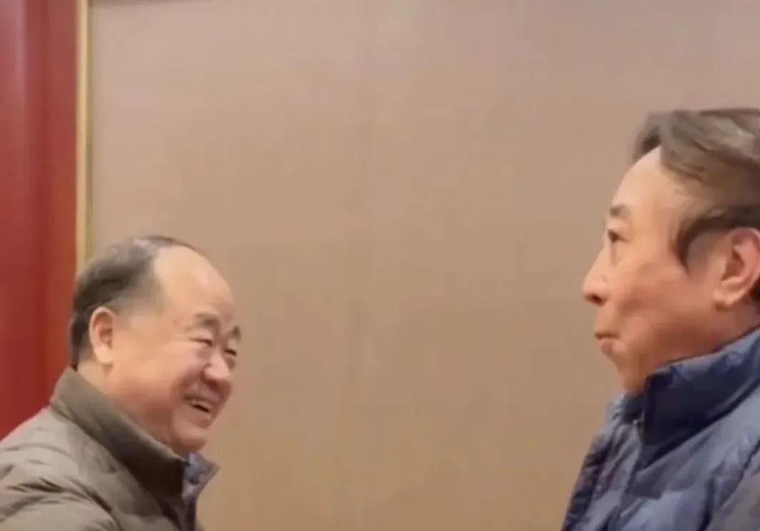 冯巩:“哎哟哟！久仰久仰，我也想当作家，给我取一个笔名吧！”莫言:“闭嘴！”