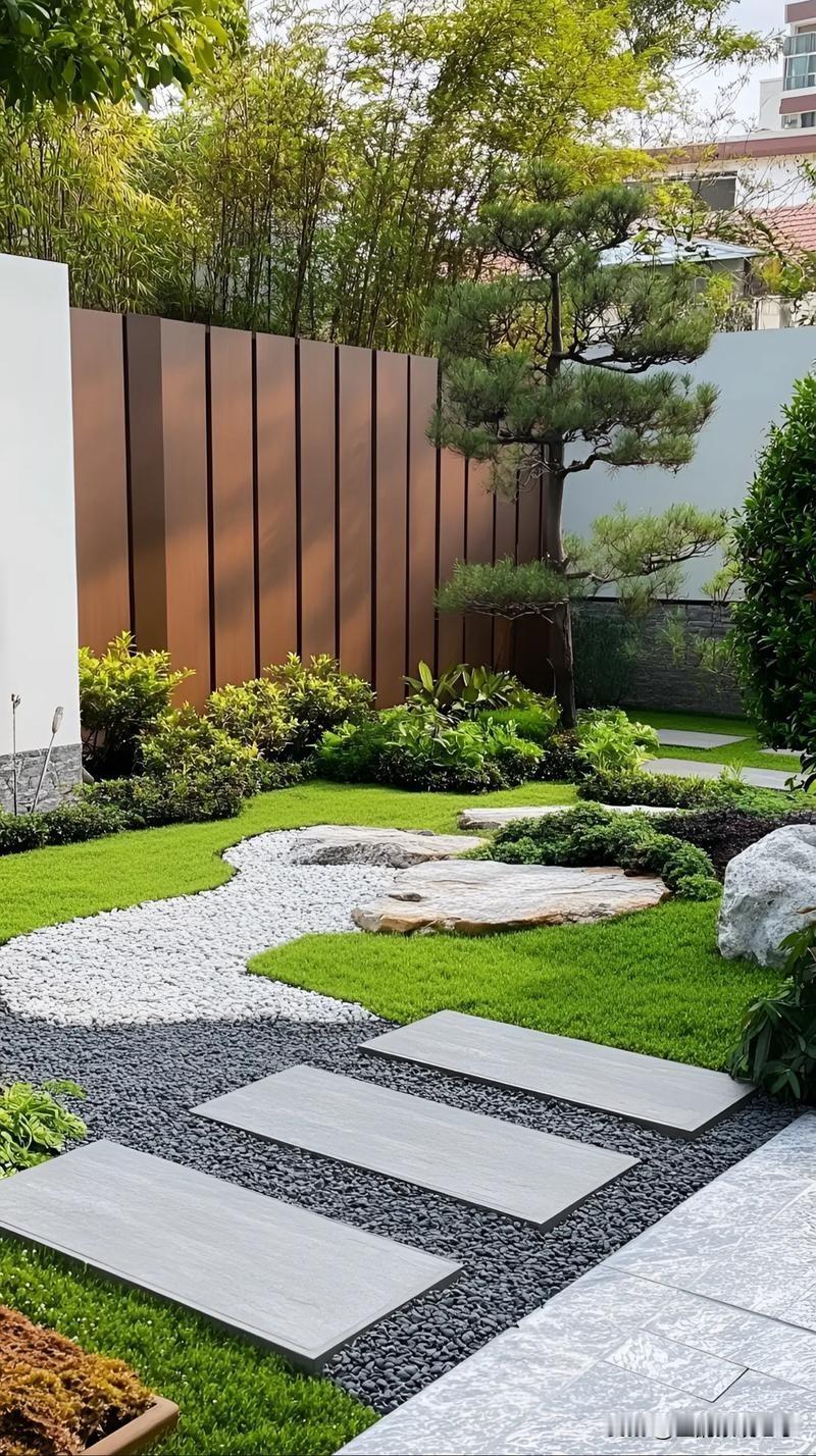 要想花园里面的植物长得好，我们并不是每天浇水这么简单，建议你们到网上去购买一点缓