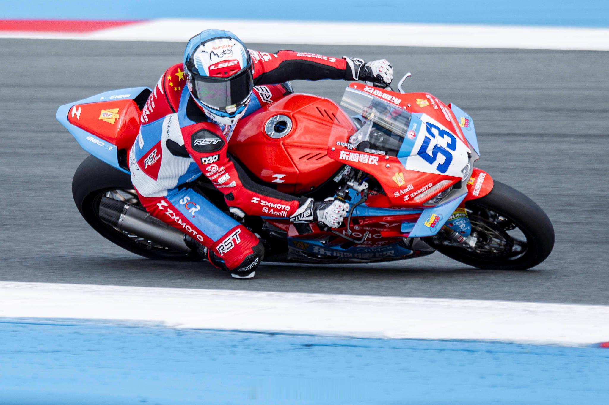 WSBK阿拉贡站SSP组别首回合正赛，张雪机车53号德比斯以第八名的成...