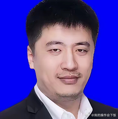 张雪峰一生最牵挂最放心不下的人1.母亲金鲁萍母亲一生操劳从东北贫困县城摆摊供他