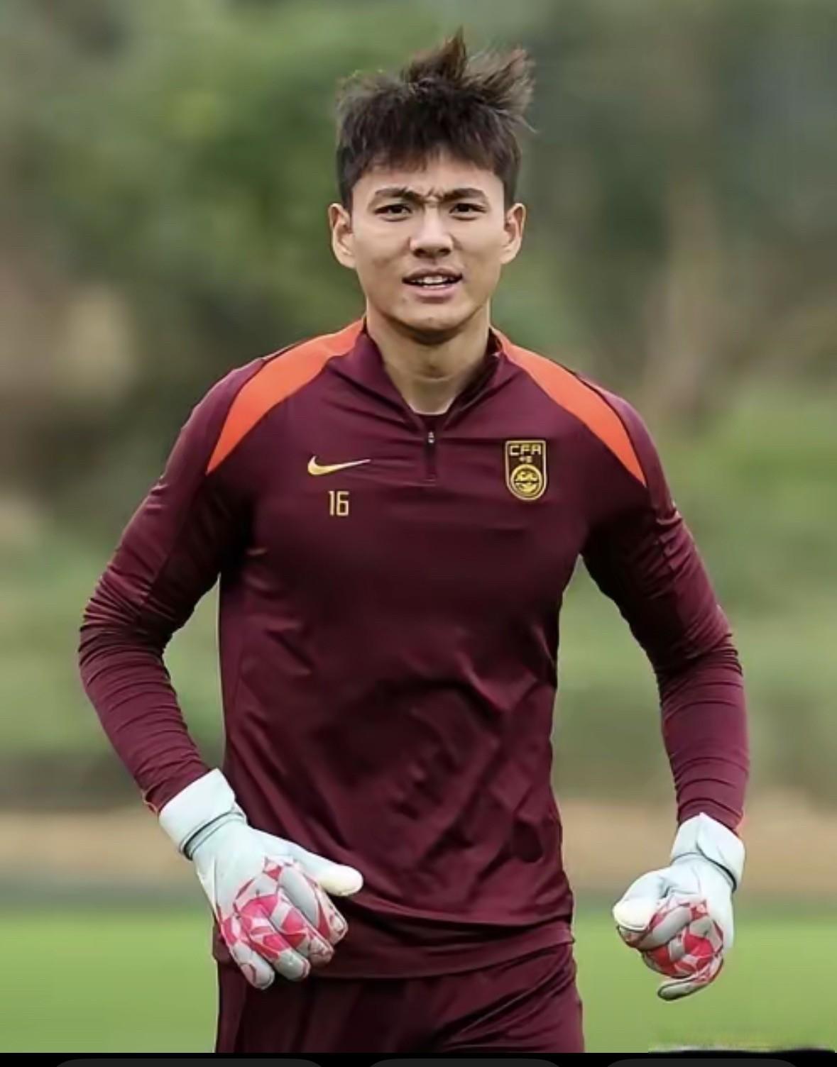李昊、吴曦做客央视！国足U23在亚运会拿到铜牌，荣誉回国之后，受到了很多球迷的