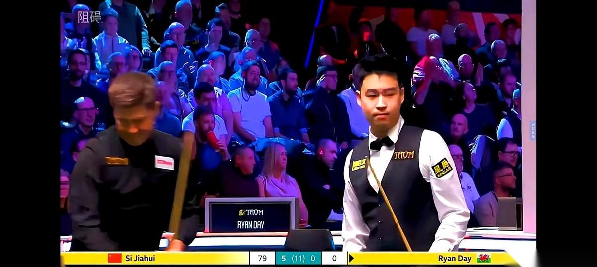 我跟你们说个事儿，昨晚看斯诺克，我眼睛都看直了。不是因为斯佳辉6比0剃了个光头