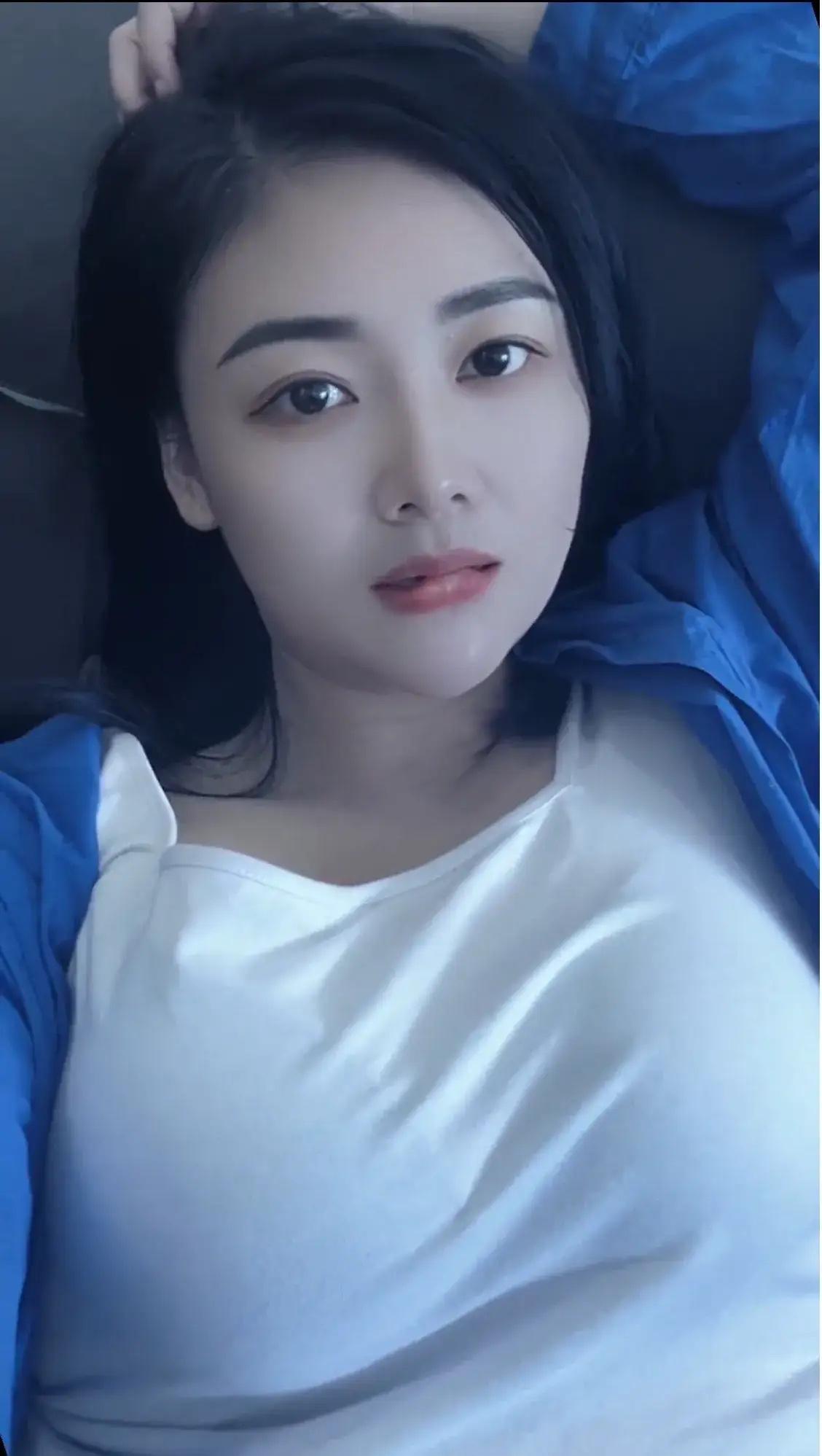 有这么一件头疼的事，大家帮我出出主意吧！最近公司新来了一个同事，不论是从穿搭