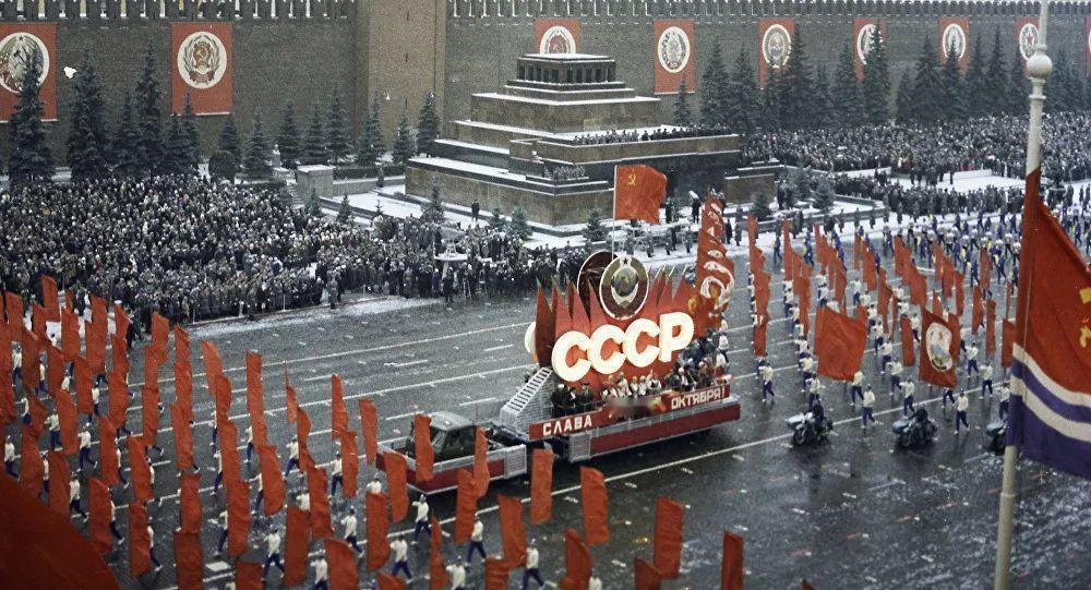 当年的苏联何其霸气霸道[呲牙笑]他们比美国还狠，打完德国回头就俘虏6