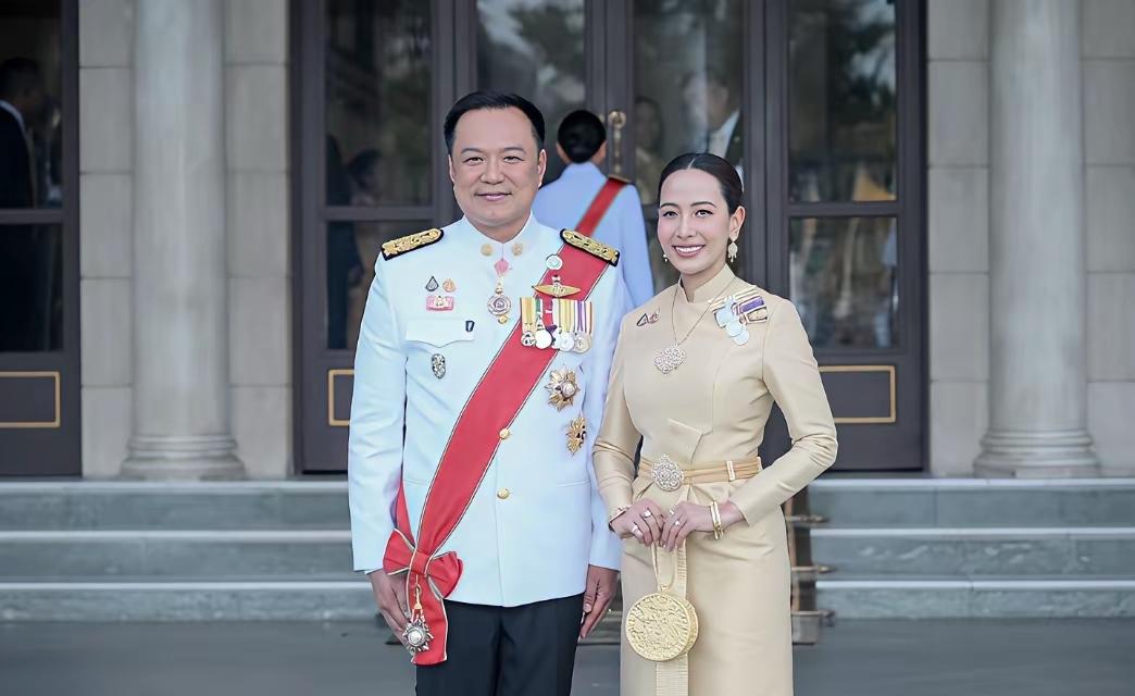 泰国新总理阿努廷含着哽咽的语气告诉大家，很难相信这件事情。他曾经管理泰国整个国家