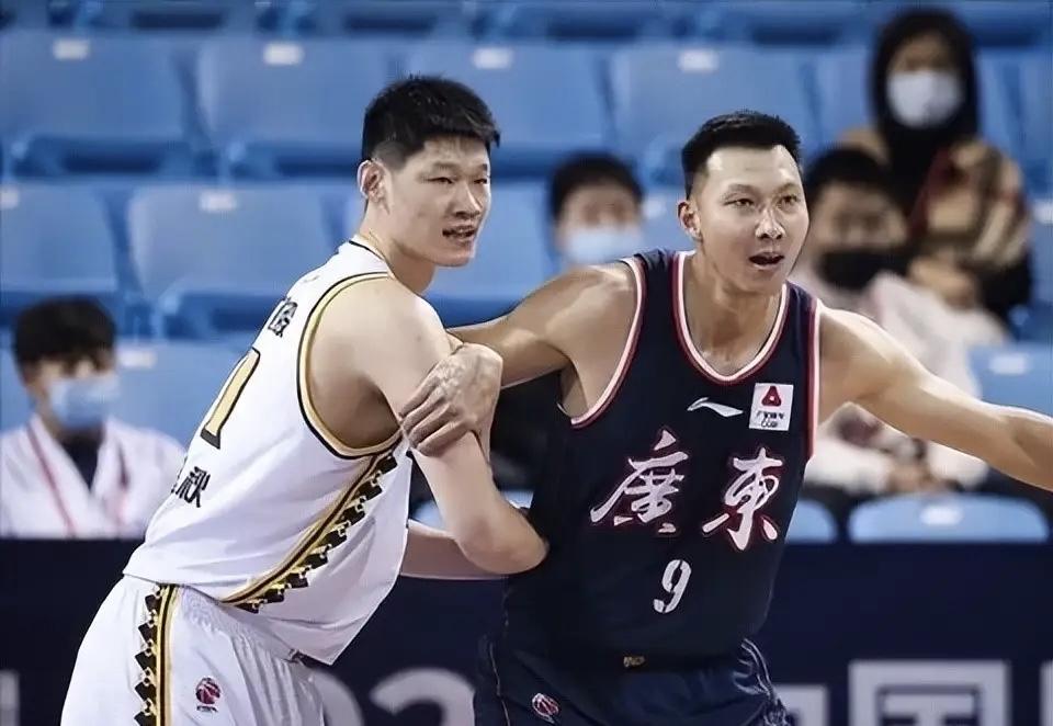 CBA大变天，两大疯狂交易产生，爆料广东队捡漏第一大前锋CBA休赛期变化非常