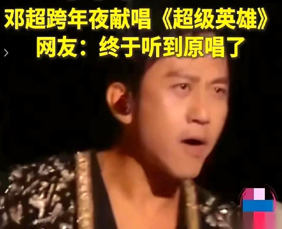 导播间都疯了。对讲机里全是嘶吼：“3号机位跟上！他窜到观众席了！”那一刻，扛